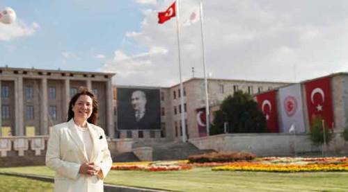 Eskişehir AK Parti Milletvekili Emine Nur Günay'dan 23 Nisan mesajı