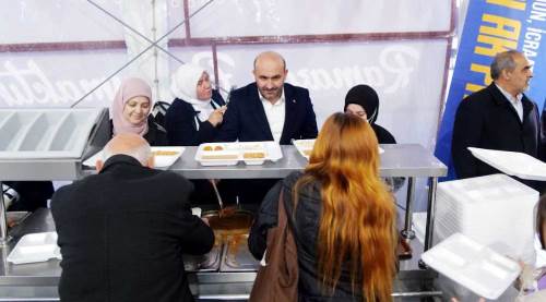 Eskişehir AK Parti salonu bıraktı, artık sokakta!