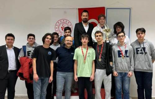 Eskişehir Anadolu Lisesi sporun zirvesine tırmandı