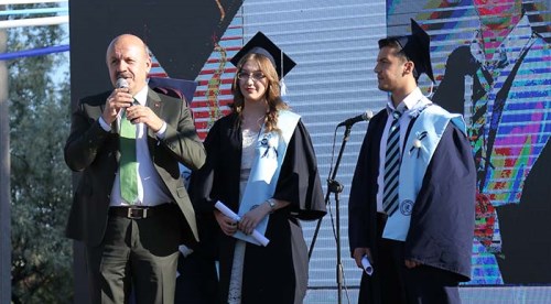 Eskişehir Anadolu Lisesinde mezuniyet coşkusu