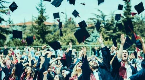Eskişehir Anadolu Üniversitesi'nden skandal mezuniyet açıklaması!