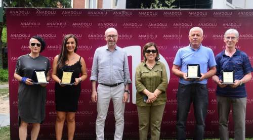 Eskişehir Anadolu Üniversitesi YDYO'da emeklilik töreni gerçekleştirildi