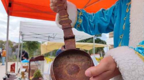 Eskişehir antika pazarında ilgi odağı oldu