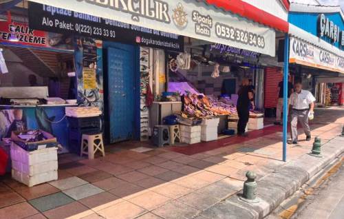 Eskişehir Balıkçılar Çarşısında yaz durgunluğu
