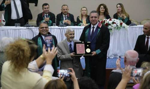 Eskişehir Barosu’nda tarihi buluşma! Genç avukatlar ve meslek duayenleri aynı törende