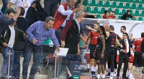 Eskişehir Basket maçında skandal görüntü!