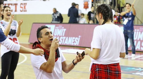 Eskişehir Basket maçında sürpriz teklif