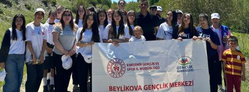 Eskişehir Beylikova’da gençler doğa için tek yürek oldu
