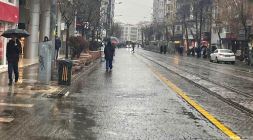 Eskişehir bu sabah yağmura teslim oldu