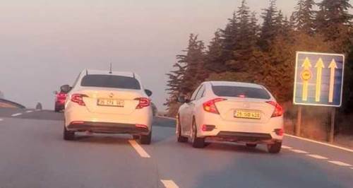 Eskişehir-Bursa yolunda iki araç trafikte birbirini sıkıştırdı