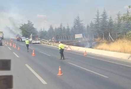 Eskişehir-Bursa yolunda korkutan yangın! Alevler ormanlık alana ulaşmadan söndürüldü