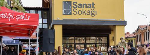 Eskişehir Büyükşehir Belediyesi sanatı sokağa taşıdı!