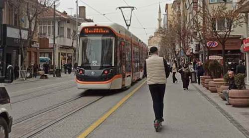 Eskişehir caddelerinde tehlike saçıyorlar