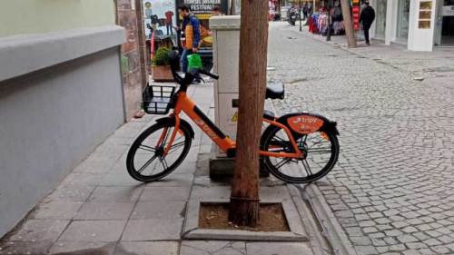Eskişehir Çarşı Camii önünde bisiklet engeli