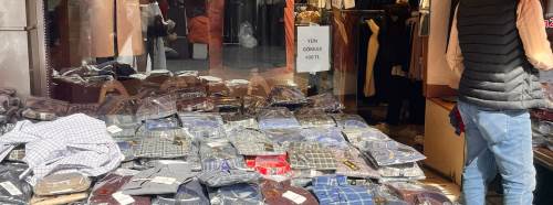 Eskişehir çarşısında kışlık kıyafetler vitrinlerde yerini aldı