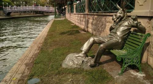 Eskişehir çekirdek çitleyen eşek heykeli nerede, nasıl gidilir?