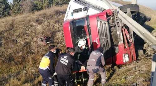 Eskişehir çevre yolunda TIR şoförü uyuyunca...