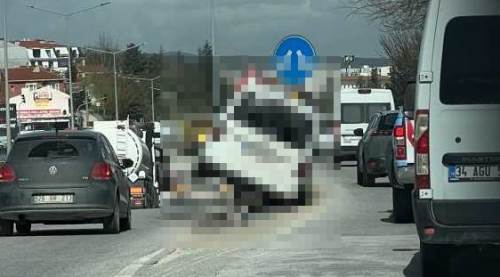 Eskişehir çevreyolunda korkutan kaza: Araç yolda böyle kaldı