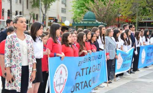 Eskişehir'de "23 Nisan" Vilayet Meydanı’nda kutlandı