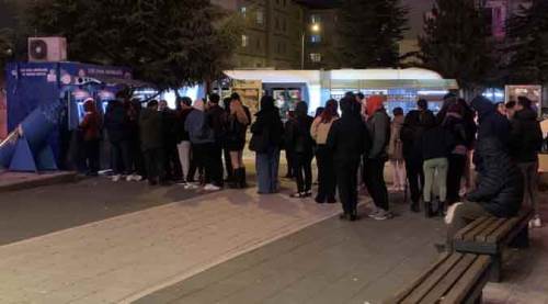 Eskişehir'de "zam" kuyruğu son ana dek sürdü!
