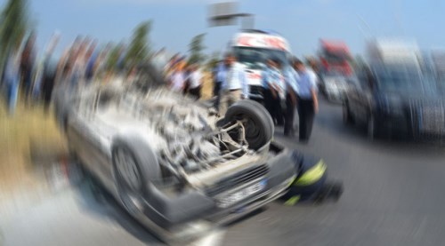 Eskişehir'de 1 kişi feci şekilde hayatını kaybetti 2 kişi yaralandı