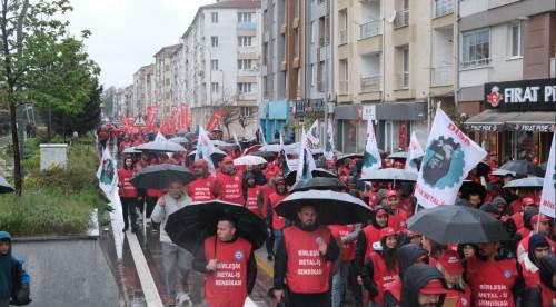 Eskişehir’de 1 Mayıs coşkusu: Cumhuriyet Meydanı doldu taştı