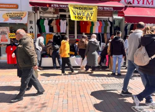 Eskişehir'de 100 liralık sweatler ilgi gördü