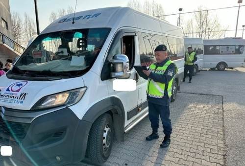 Eskişehir'de 104 okul servisi jandarmaya takıldı!