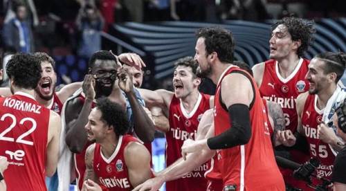 Eskişehir’de 12 Dev Adam coşkusu: Final maçı dev ekranda!