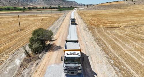 Eskişehir'de 12 kilometrelik yol Büyükşehir ekipleriyle yenileniyor