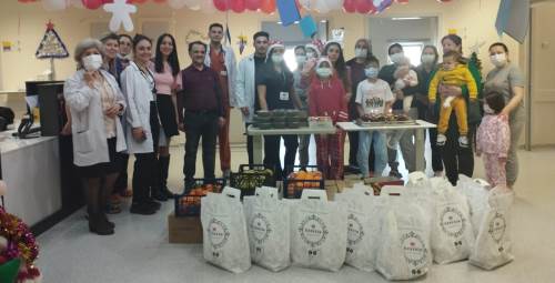 Eskişehir’de 130 kişilik ekip tedavi gören çocukların yeni yılını kutladı