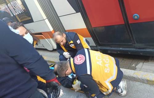 Eskişehir'de 16 yaşındaki çocuğa tramvay çarptı