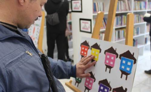 Eskişehir'de 22 yıldır dünyasını resimler aydınlatıyor