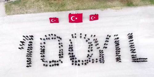 Eskişehir'de 240 öğrenci 100. yılı böyle kutladı 