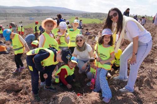 Eskişehir'de 3 bin fidan toprakla buluştu