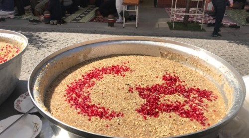 Eskişehir'de 3 bin kişiye aşure dağıtıldı