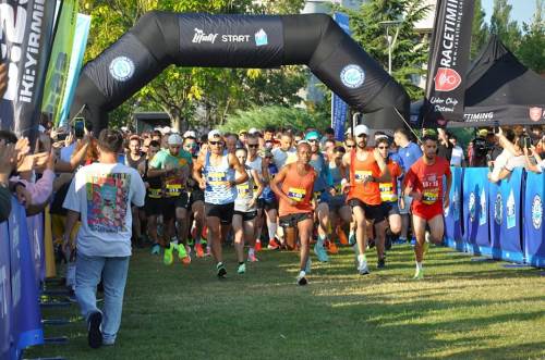 Eskişehir'de 3 bin koşu severle maroton heyecanı başladı!