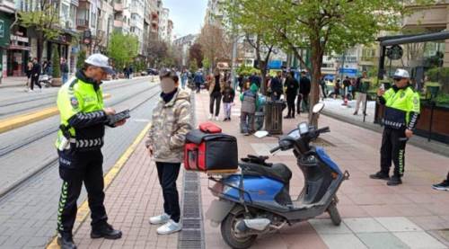 Eskişehir'de 30 kişi o yola girdiğine pişman oldu!