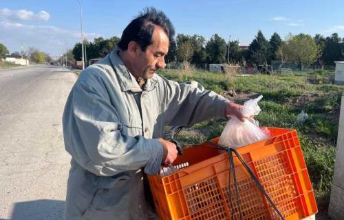Eskişehir'de 30 yıldır kilolarca yemeği oraya taşımasının sebebi...