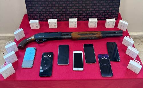 Eskişehir'de 350 bin liralık kaçak cep telefonu yakalandı!