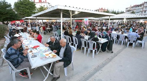 Eskişehir'de 4 bin kişi iftarda buluştu