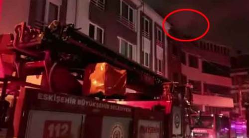 Eskişehir'de 4 katlı binada yangın paniği!