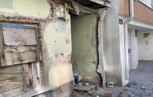 Eskişehir'de 5 yıldır boş: Mahalleli evden tedirgin oluyor
