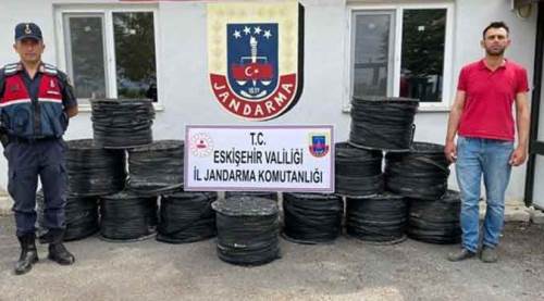 Eskişehir'de 50 bin liralık boru çalıp, kaçarken kaza yapınca...