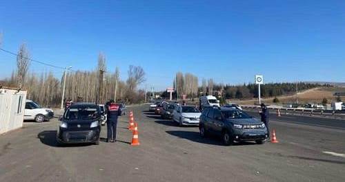 Eskişehir'de 50 kişi jandarmadan kaçamadı!