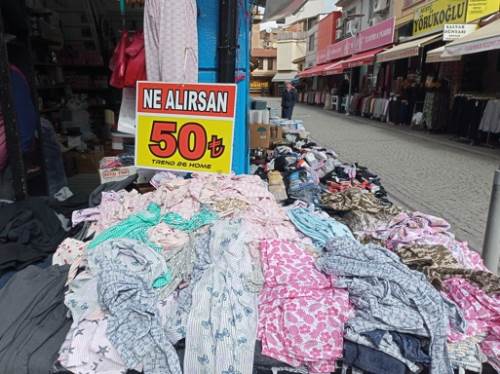 Eskişehir'de 50 TL'lik kıyafetler ilgi gördü