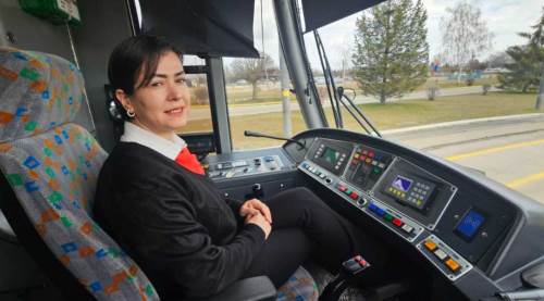 Eskişehir'de 58 kiloluk kadın vatman, 30 tonluk tramvayı kullanıyor