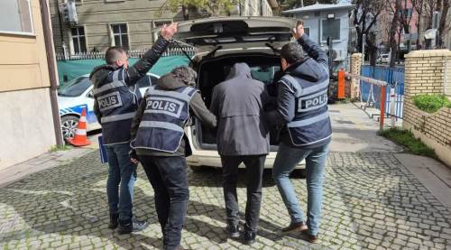Eskişehir'de 59 suçtan aranan dolandırıcı yakalandı