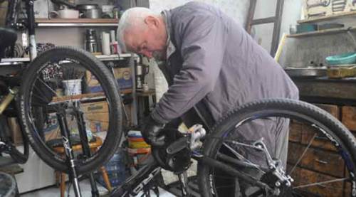 Eskişehir'de 60 yıldır yaz kış demeden onunla geziyor