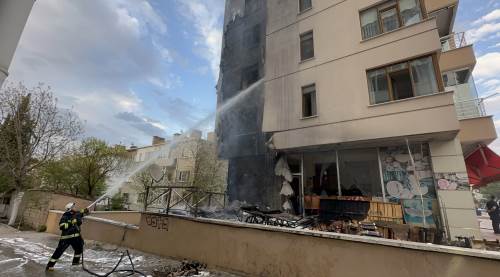 Eskişehir’de 7 katlı bina alev alev…